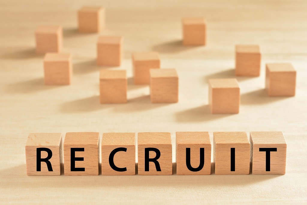 RECRUIT木製